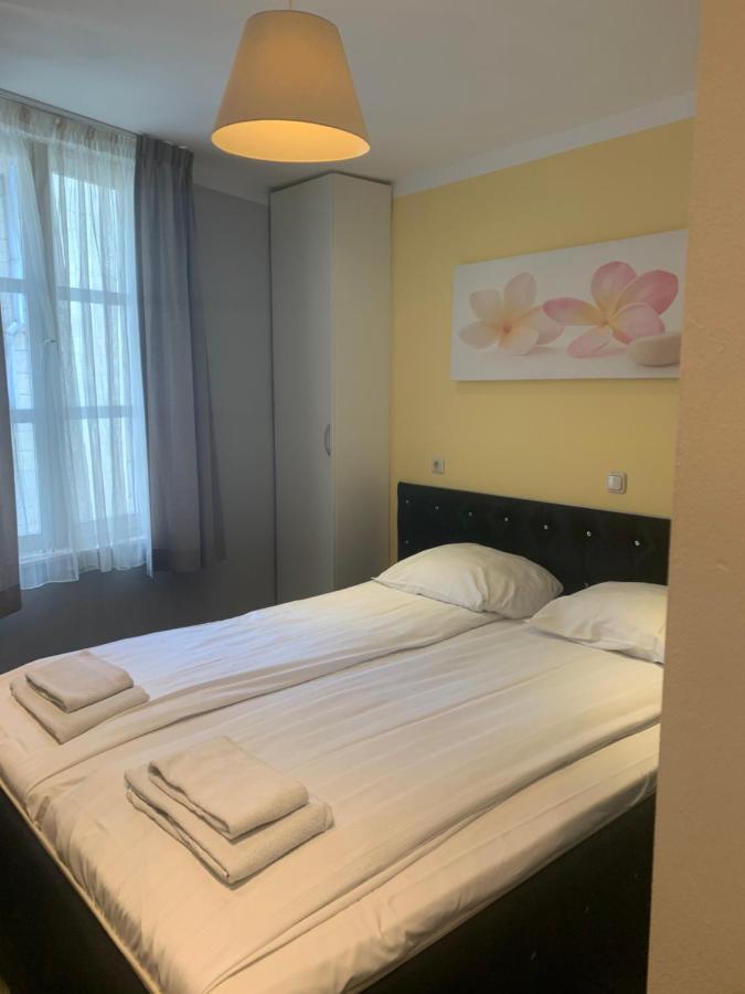 Hotel Restaurant La Piazza Valkenburg aan de Geul Екстериор снимка