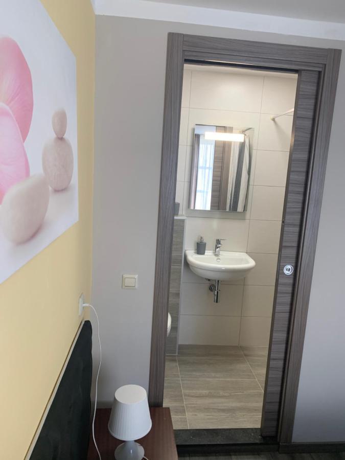 Hotel Restaurant La Piazza Valkenburg aan de Geul Екстериор снимка