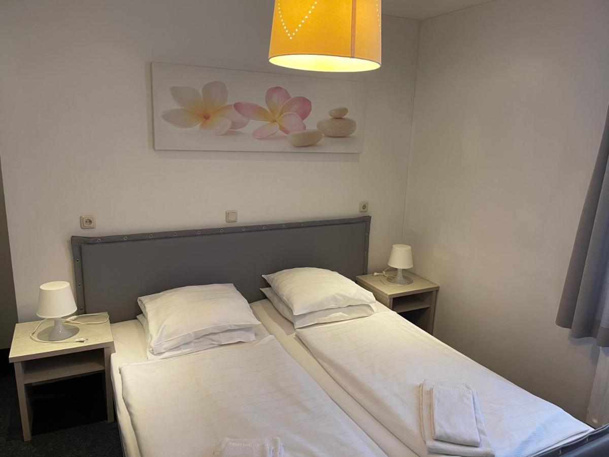 Hotel Restaurant La Piazza Valkenburg aan de Geul Екстериор снимка