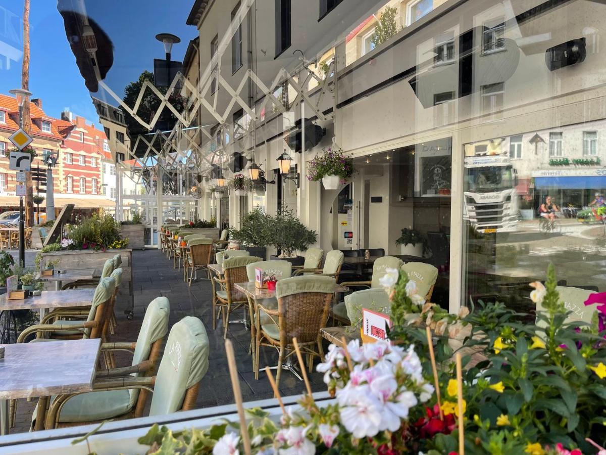 Hotel Restaurant La Piazza Valkenburg aan de Geul Екстериор снимка