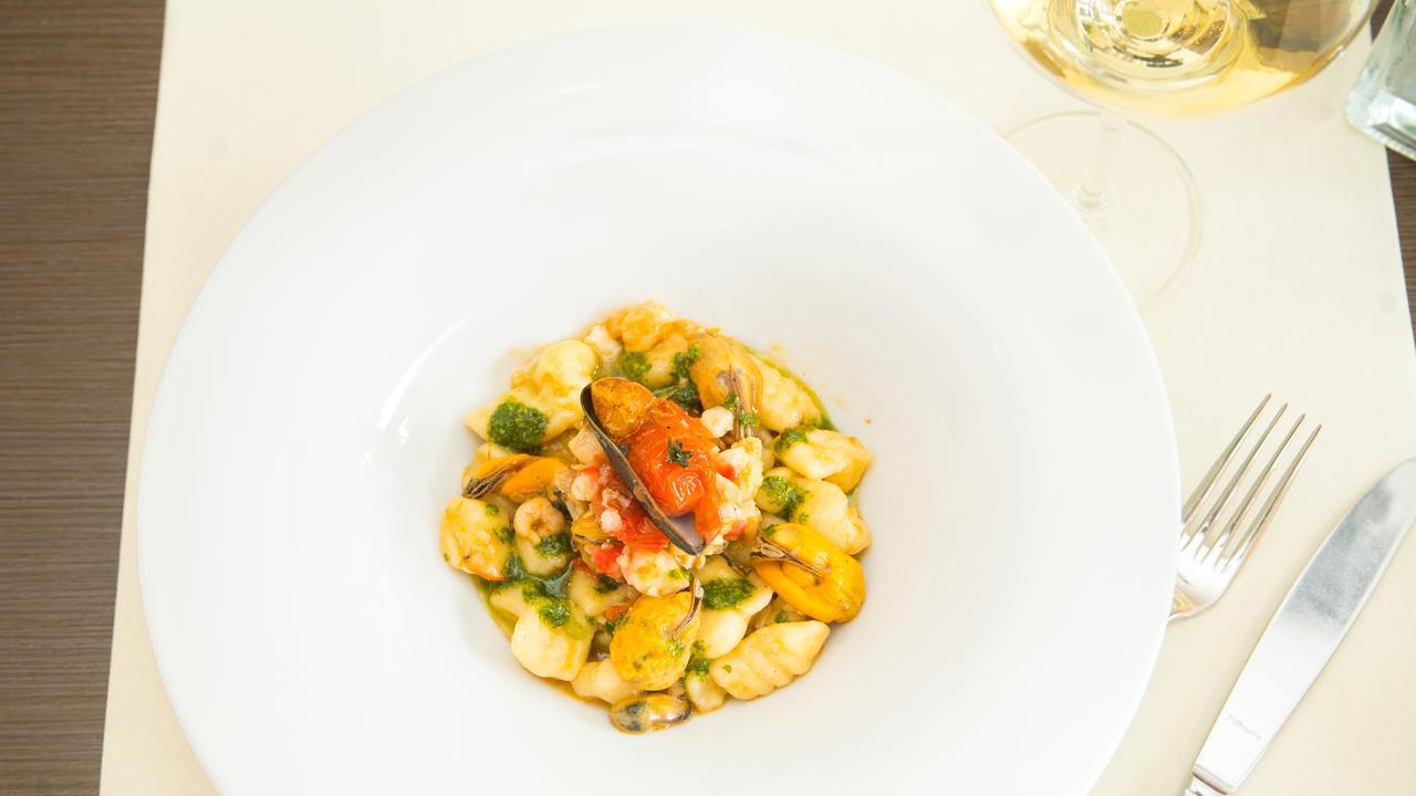 Hotel Restaurant La Piazza Valkenburg aan de Geul Екстериор снимка
