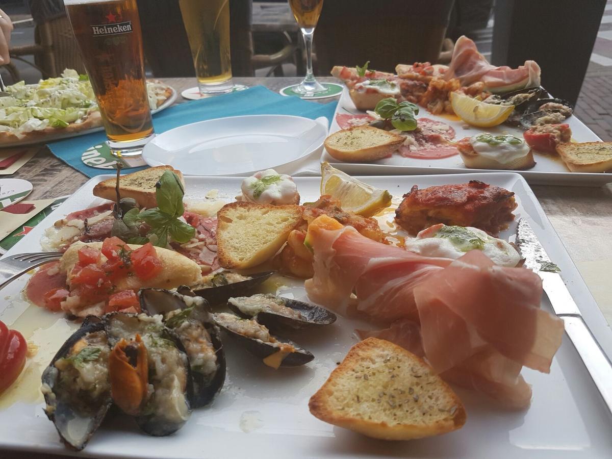 Hotel Restaurant La Piazza Valkenburg aan de Geul Екстериор снимка